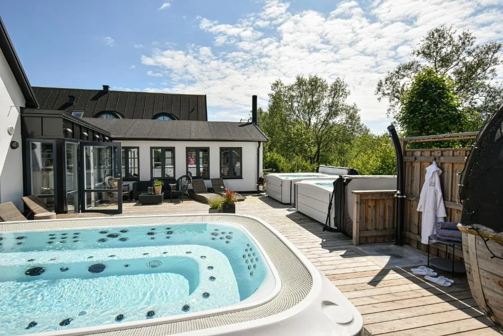 Kåseberga Gårdshotell & Spa，位于Kåseberga的酒店