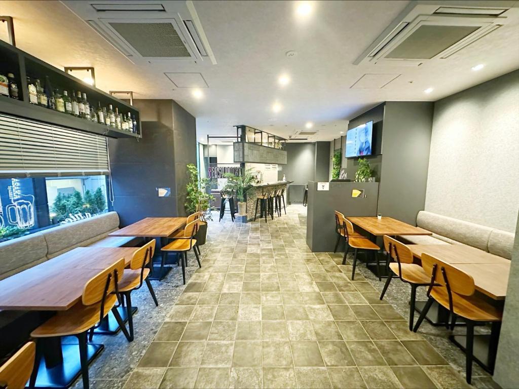 Highly-rated bar