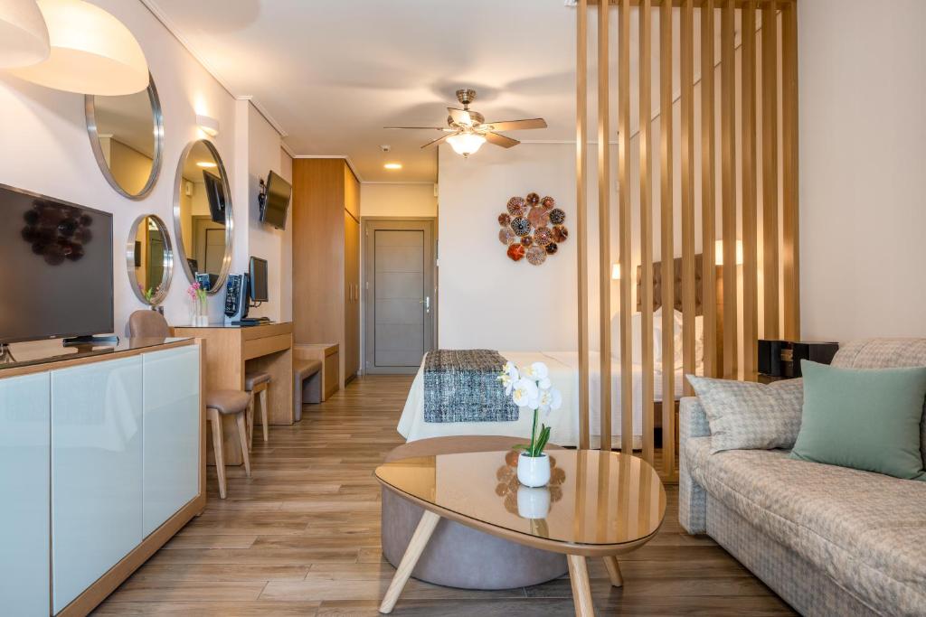 อักติ เทย์เยตอส คอนเฟอเรนซ์ รีสอร์ต (Akti Taygetos Conference Resort)