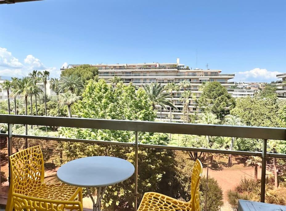 Superbe vue - Clim- plage& restaurants 5min à pied, Antibes