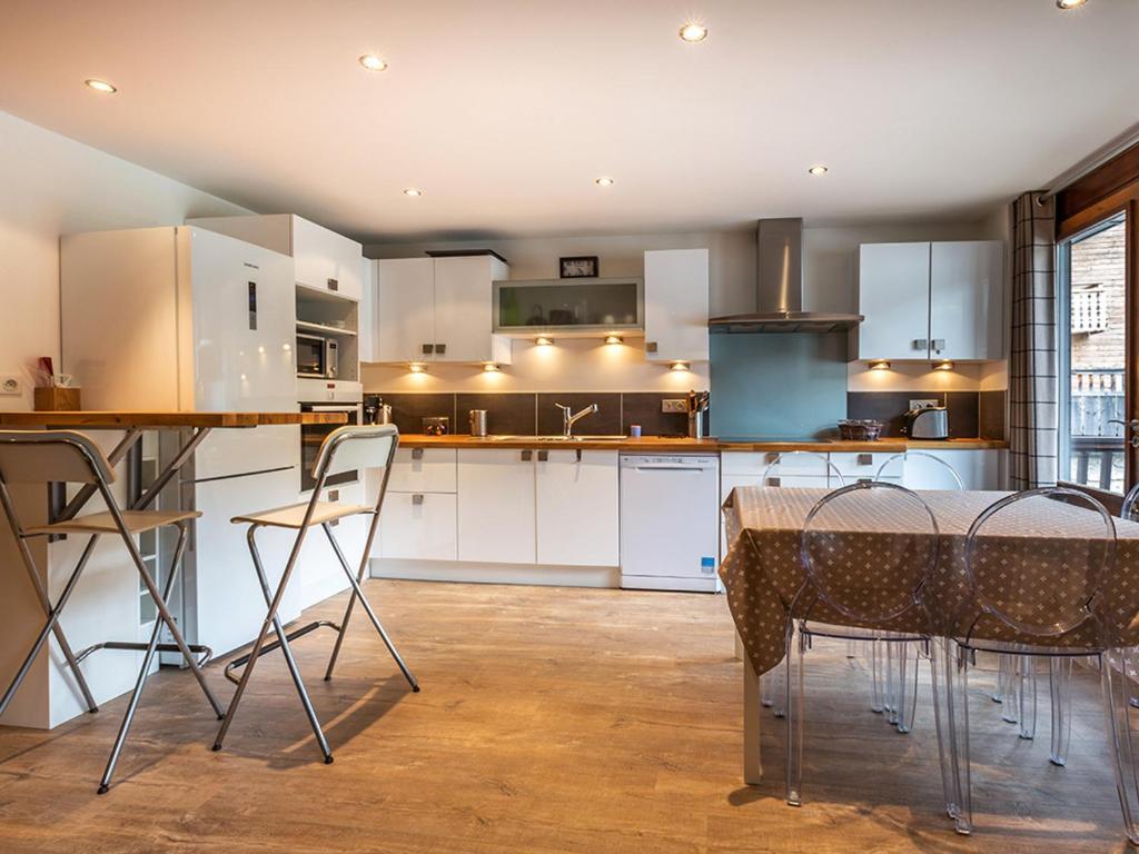 Appartement 2 chambres avec garage, centre village, proche pistes, WiFi - FR-1-437-77 - 2