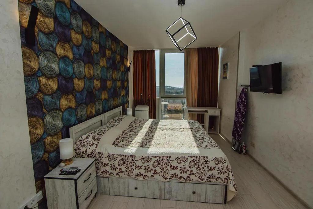 Batumi Studio-with rooftop Pool-Sleeps2, Batumi