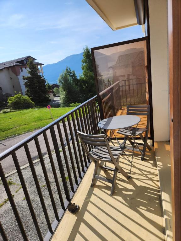 Appartement T2 entièrement rénové dans résidence calme - 3