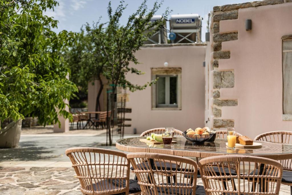 Serenity Village, Apeiranthos