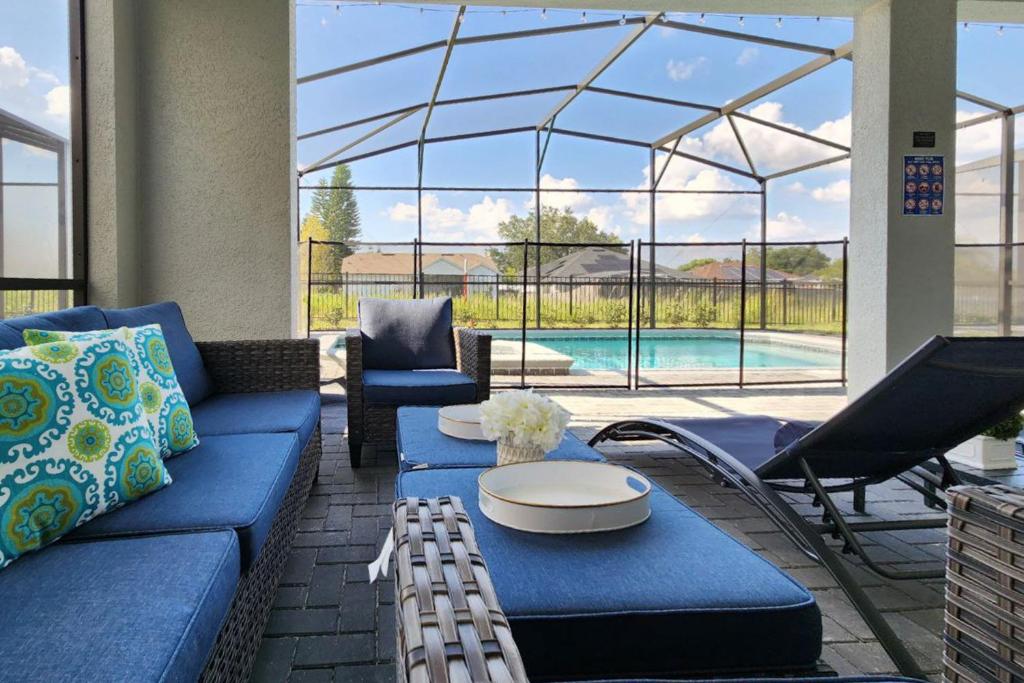 Davenport Darling in Windsor Island, Davenport