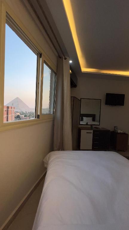 Pyramids Tower view inn, Nazlat as Sammān