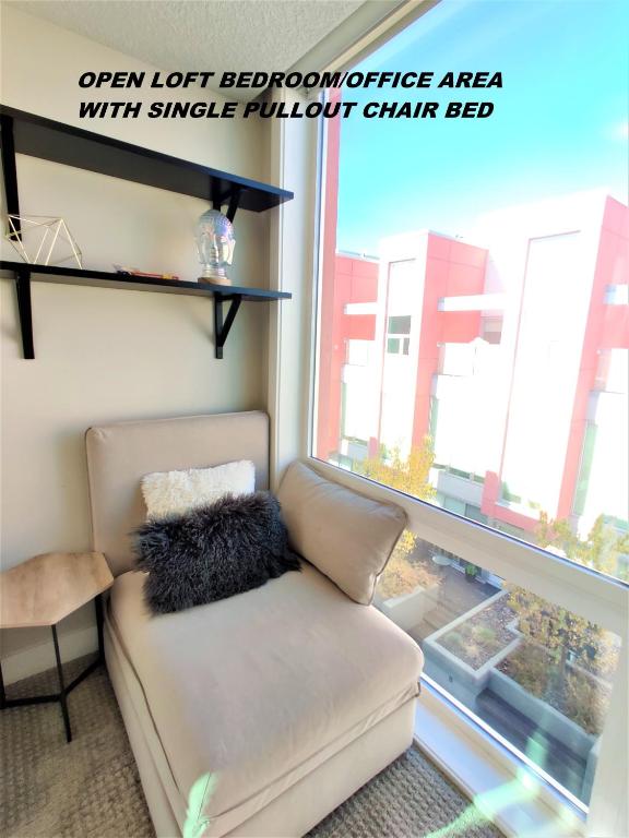 Monki Di Executive Suites - GLAS - Luxury Inner City Home 3 min to Downtown w Private Rooftop Patio  photo