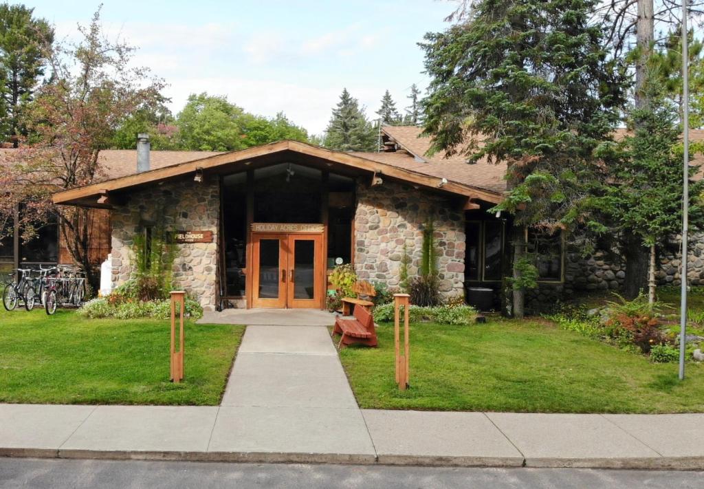 Holiday Acres Resort — Hotel in Rhinelander (WI)