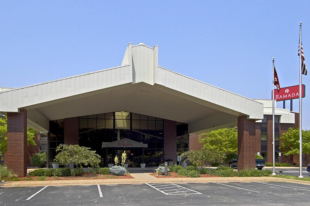 Ramada by Wyndham Bettendorf photo