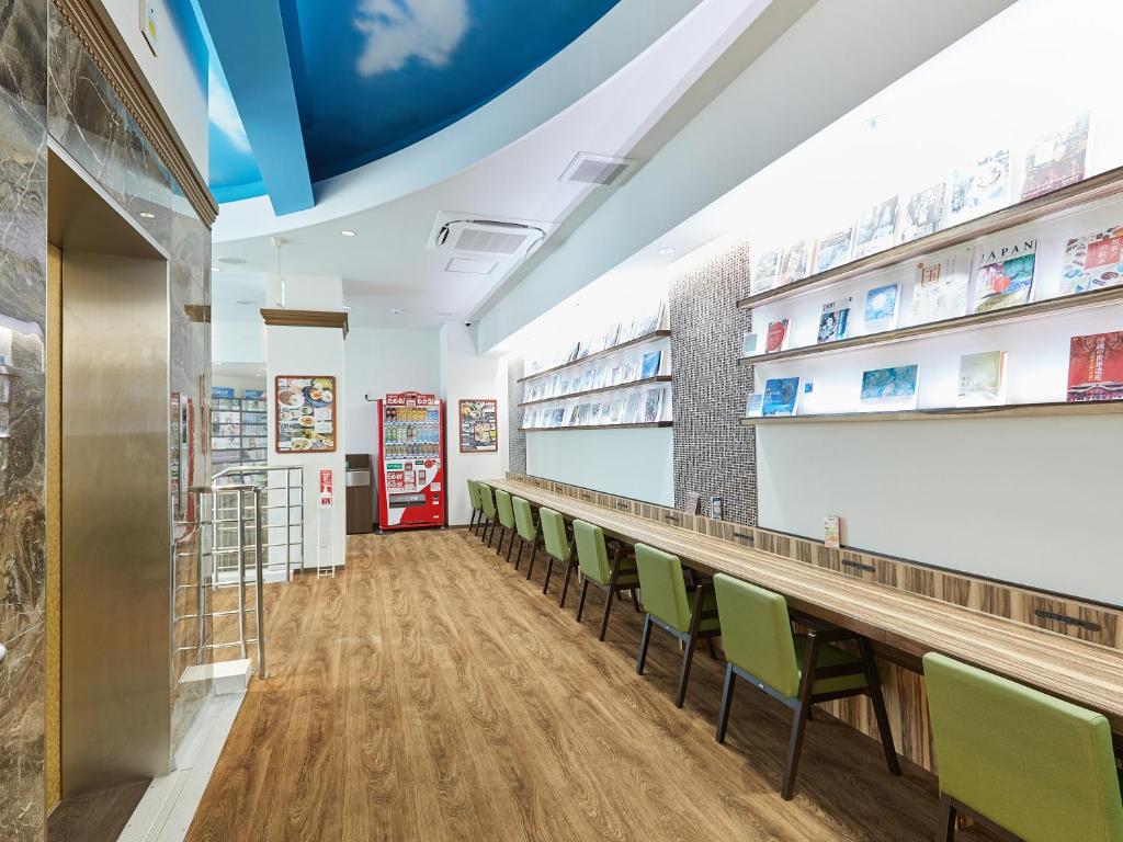 Shared lounge/TV area