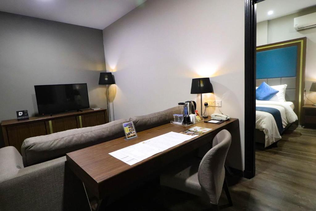 Shared lounge/TV area