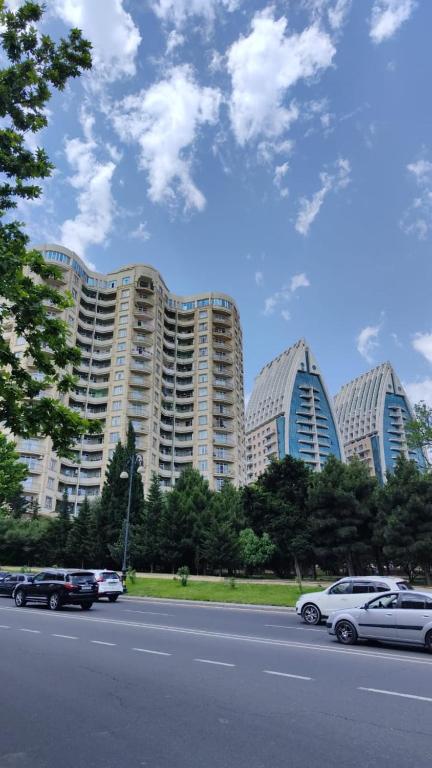 Life is amazing, Baku