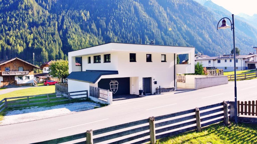 Haus Finca, inklusive Stubai Super Card während des Gültigkeitszeitraums, Busstop, WIFI, privater Garten - 3