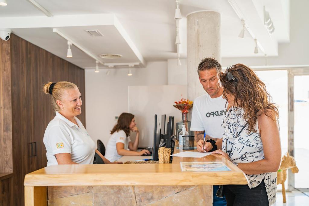 フロント・ロビー