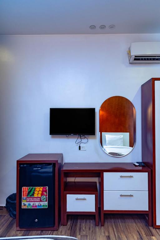 Shared lounge/TV area