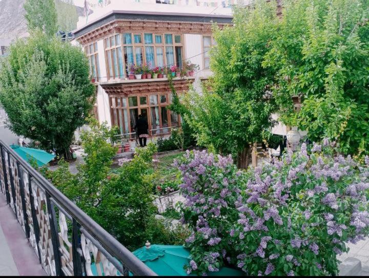Travellers — Hotel in Leh