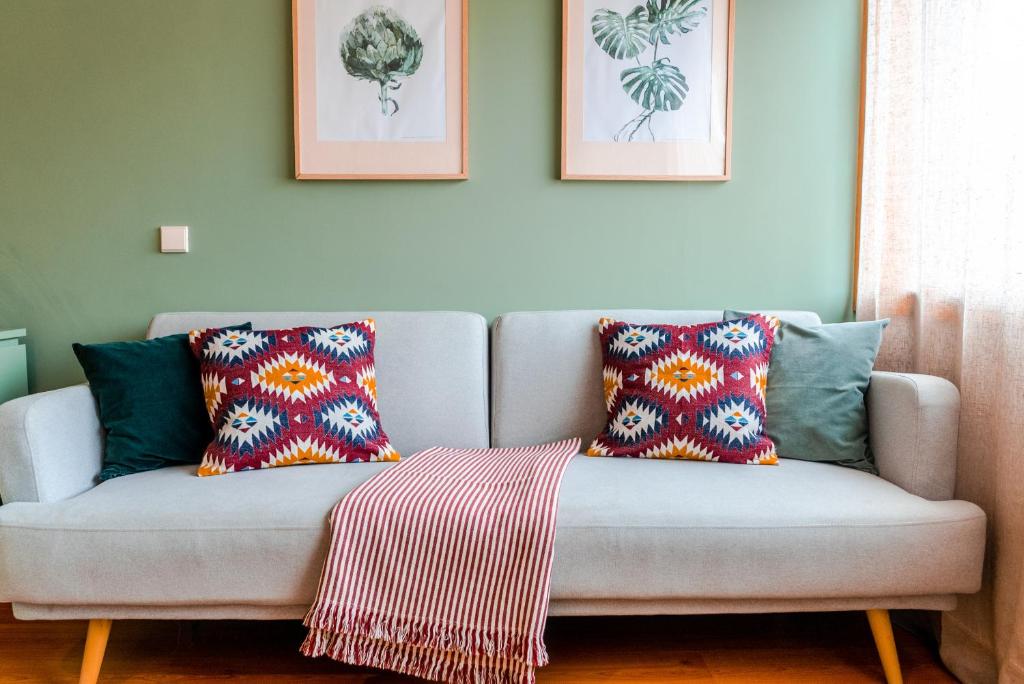 Bright Studio in the heart of Lapa - 5min walk to Metro!, Porto