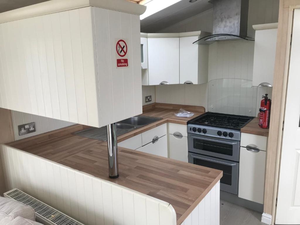 Hot Tub Accommodation North Wales Caravan photo 4