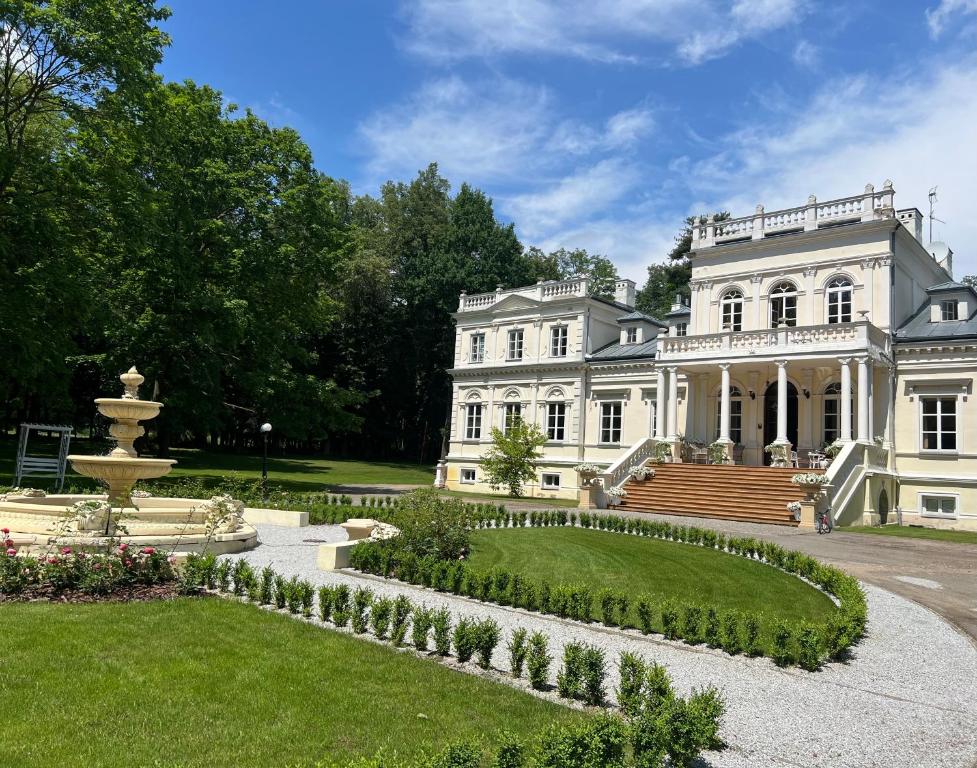 Palac Chojnata — Hotel in Warsaw