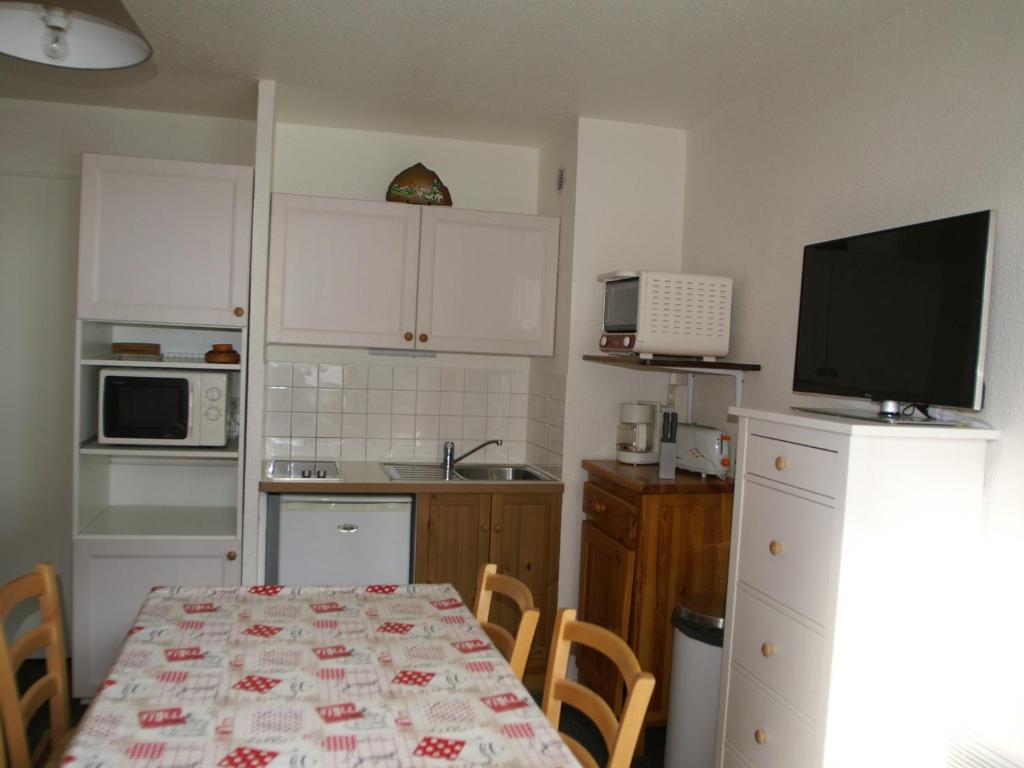 Studio cabine 4 pers au pied des pistes, sud avec balcon - 2