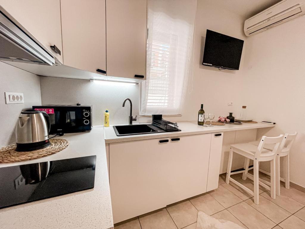 Pinia Apartments Bol photo