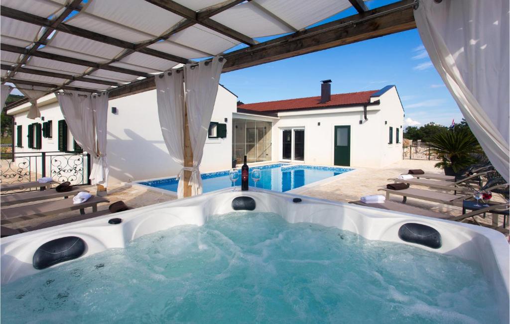 Beautiful Home In Lovrec With Sauna, Lovreć