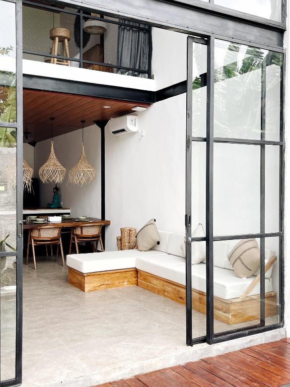 Casa De Laguna, Canggu