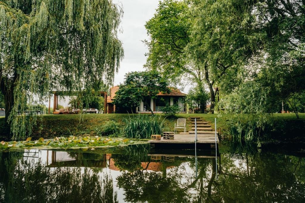 Rudine 41 - Off-Grid Riverside Home, Rokovci