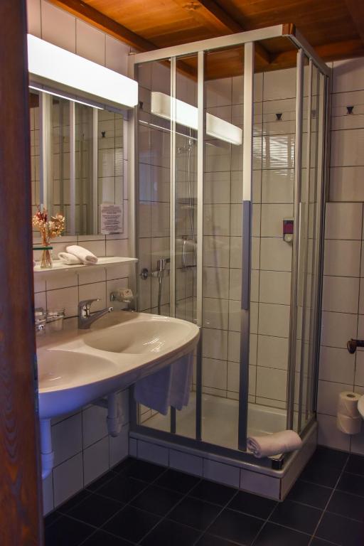 Hotel Bahnhof photo