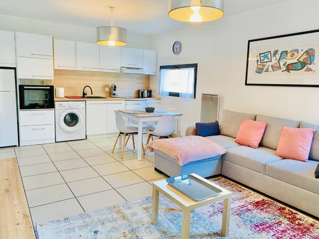 APPARTEMENT 2 CHAMBRES AVEC BALCON ET PARKING - 2
