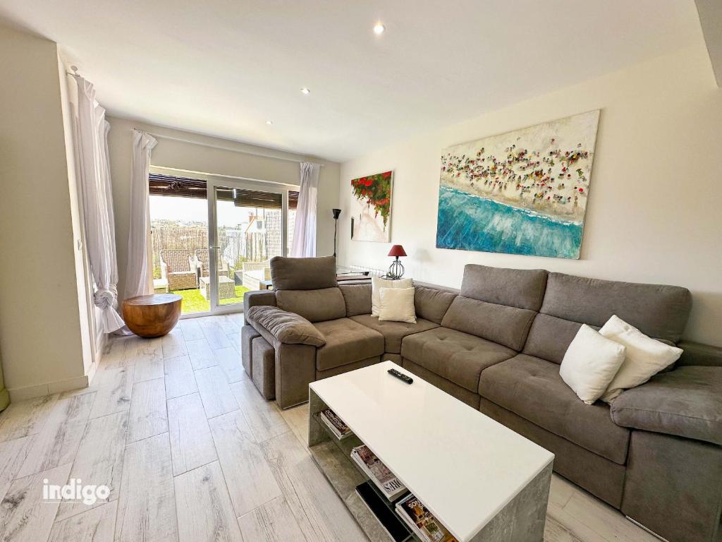 Bright Refurbished 3 Bedroom Townhouse ALI001 - 3