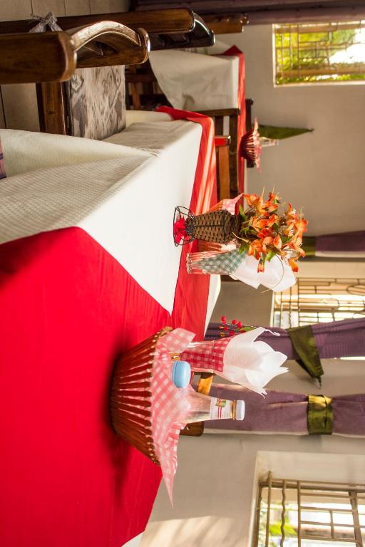 Scroll Inn Hotel photo