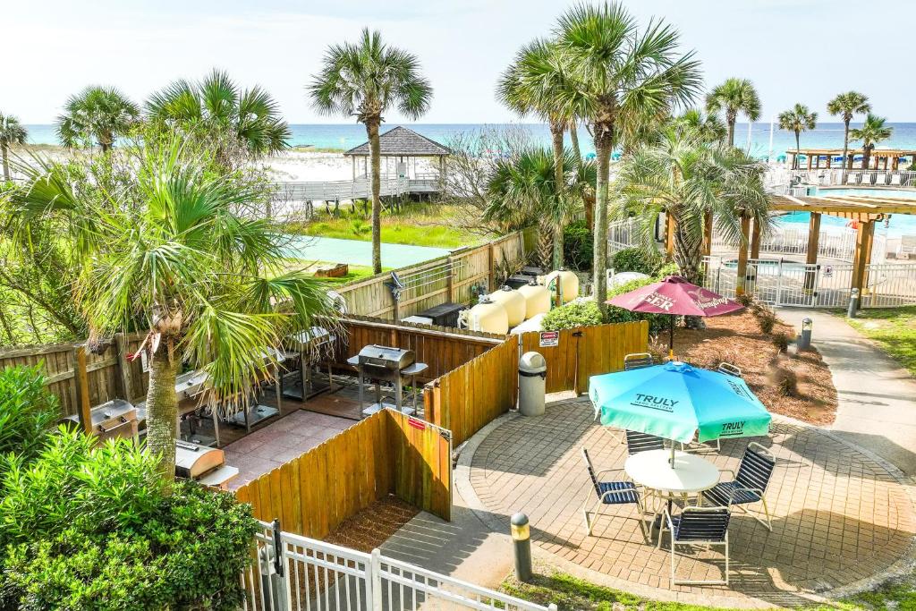Pelican Pointe photo