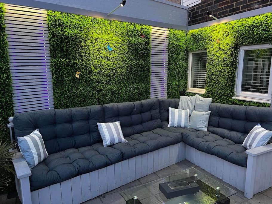 Beachfront retreat apartment with amazing terrace, Hastings