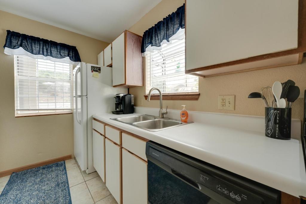 Pet-Friendly Branson Condo with Lake Access! photo