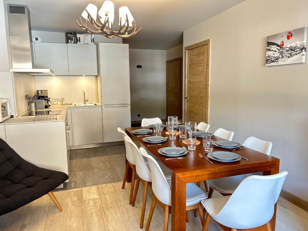 Appartement Haut Standing au Centre des Gets, Pied des Pistes, 6/8 Couchages, Terrasse, Services Inclus - FR-1-623-89 - 1