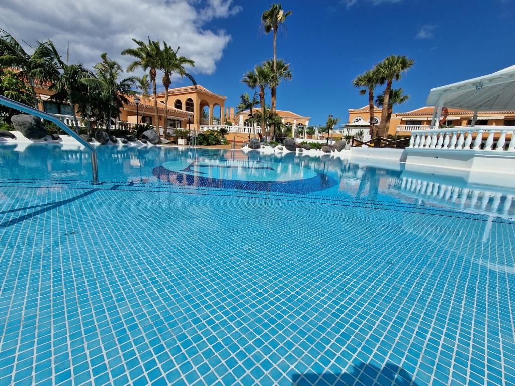 Exclusive Penthouse Playa Las Vistas 4 close to the sea and beach, aircondition for a fee, wifi, terrace, heated pool - 2