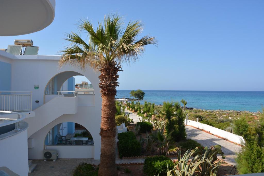 Blue Beach Villas Apartments 眺望
