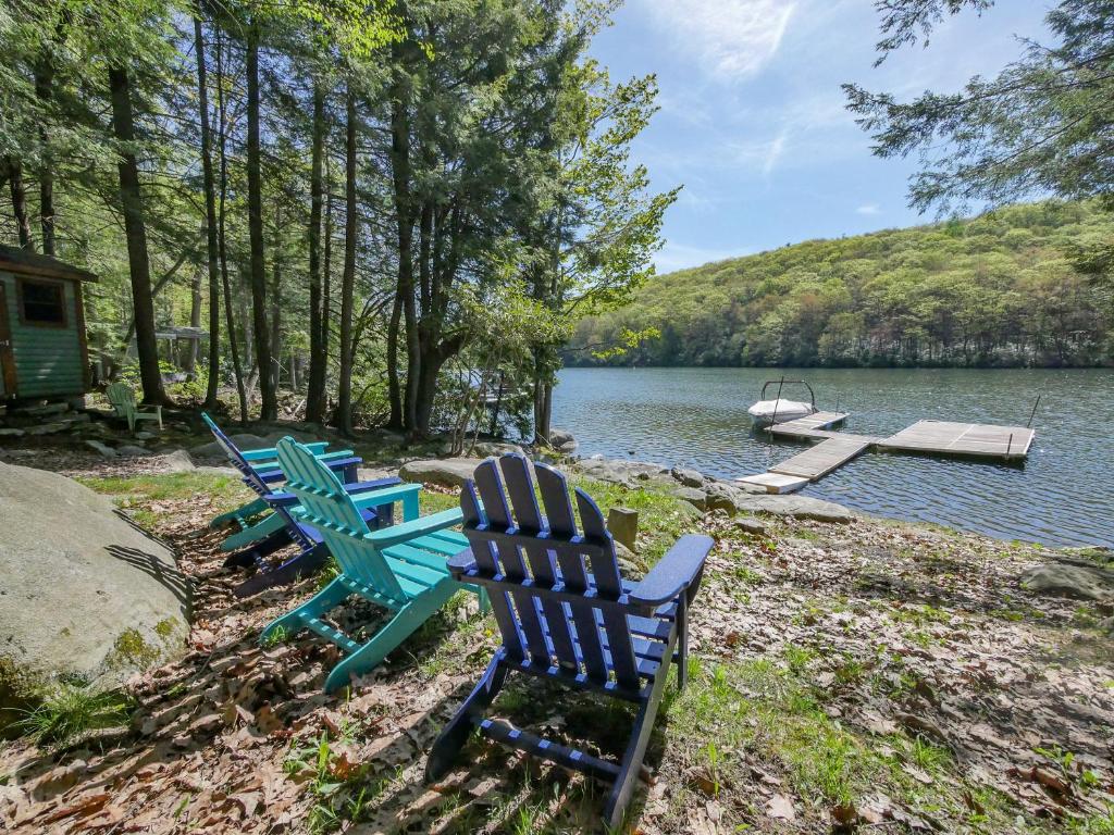 Nearby Private Lakefront with Hot Tub Fire Pit and Dock, Accident