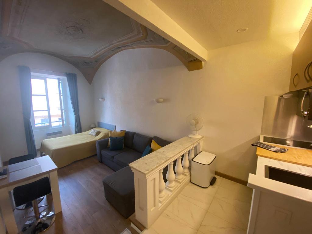 Lovely studio - heart of Menton, near the beach. - 2