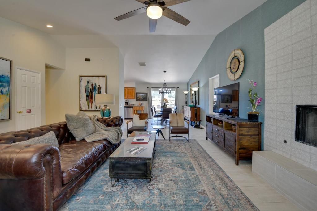 Updated Abode 22 Mi to Joshua Tree National Park!, Morongo Valley