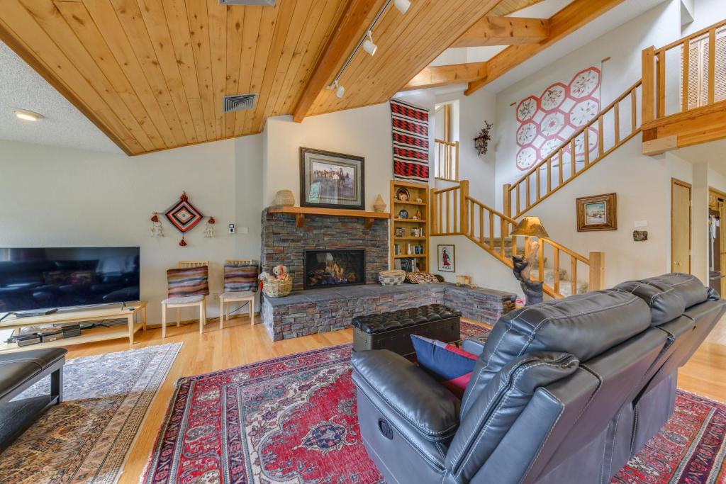 Cloudcroft Mtn Home with Patio, Walk to Golf Course!, Cloudcroft