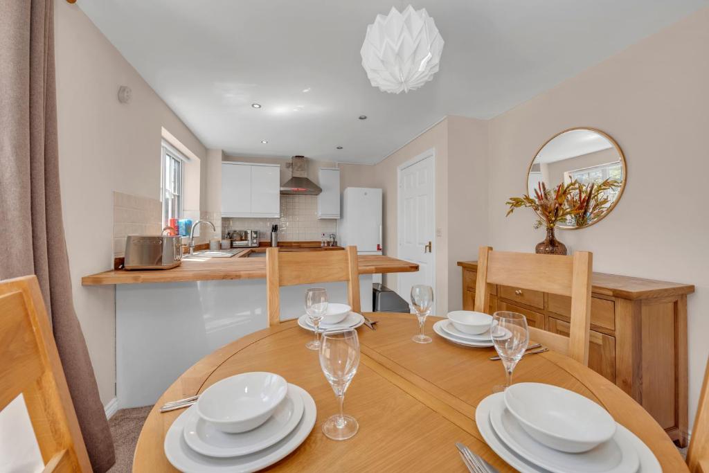 The Grange Luxe3, 4 Bedroom House,5-beds,Spacious,contractor,family,Internet,free parking,group,study,relocation,easily accessible in Ipswich,Kesgrave, Ipswich