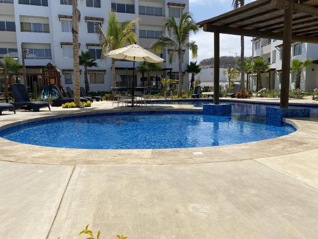 Nuevo Departamento con Excelente Ubicación y Muy Bonita Alberca - Residencial Almarena II - 2