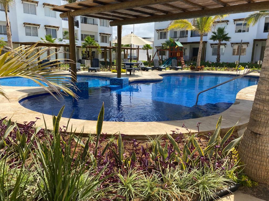 Nuevo Departamento con Excelente Ubicación y Muy Bonita Alberca - Residencial Almarena II - 1