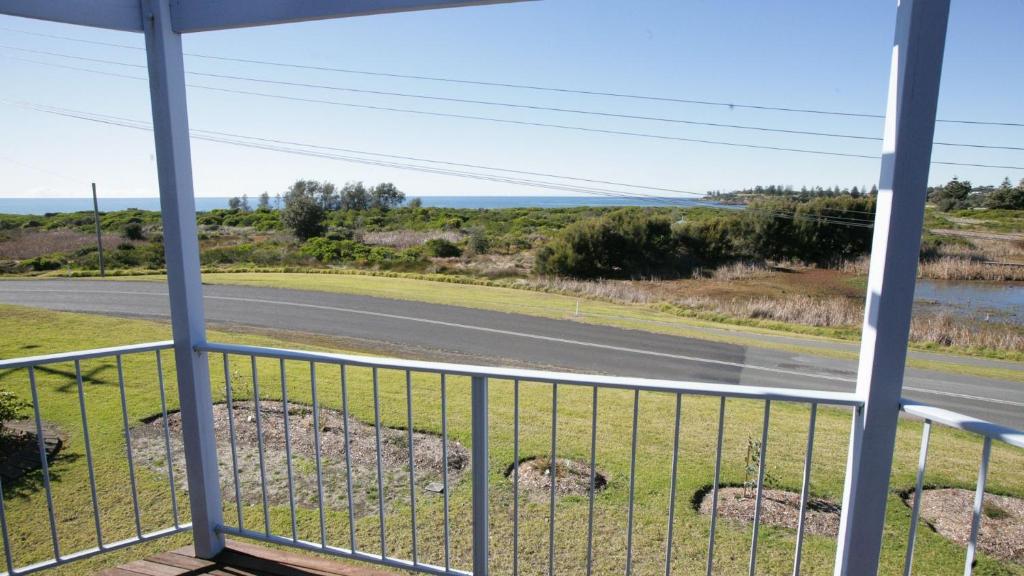 Ocean Escape Twin Pines 8 Ocean views with spa, Bermagui