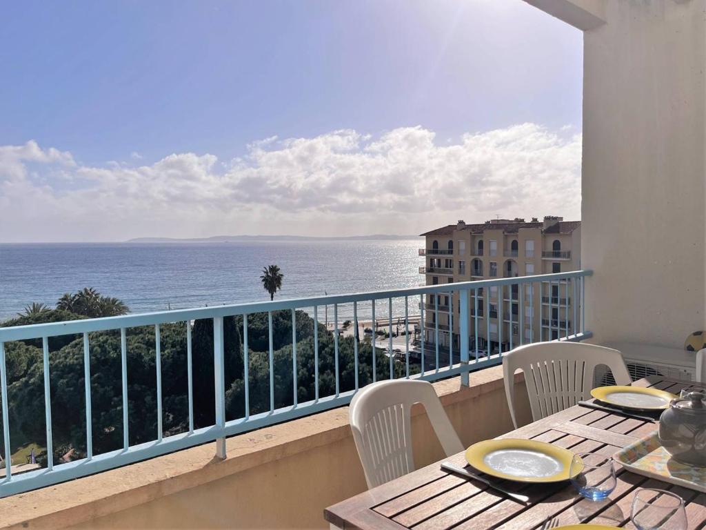 Appartement climatisé 3 pièces, 6 couchages - Face à la plage - Le Lavandou - FR-1-251-510 - 3