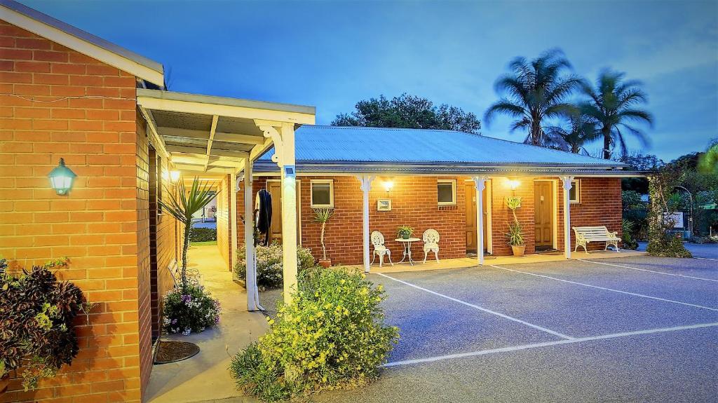 Jolly Swagman Motor Inn Euroa photo