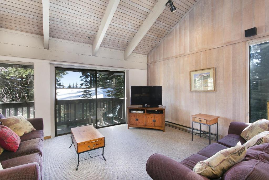Mammoth Point by 101 Great Escapes photo