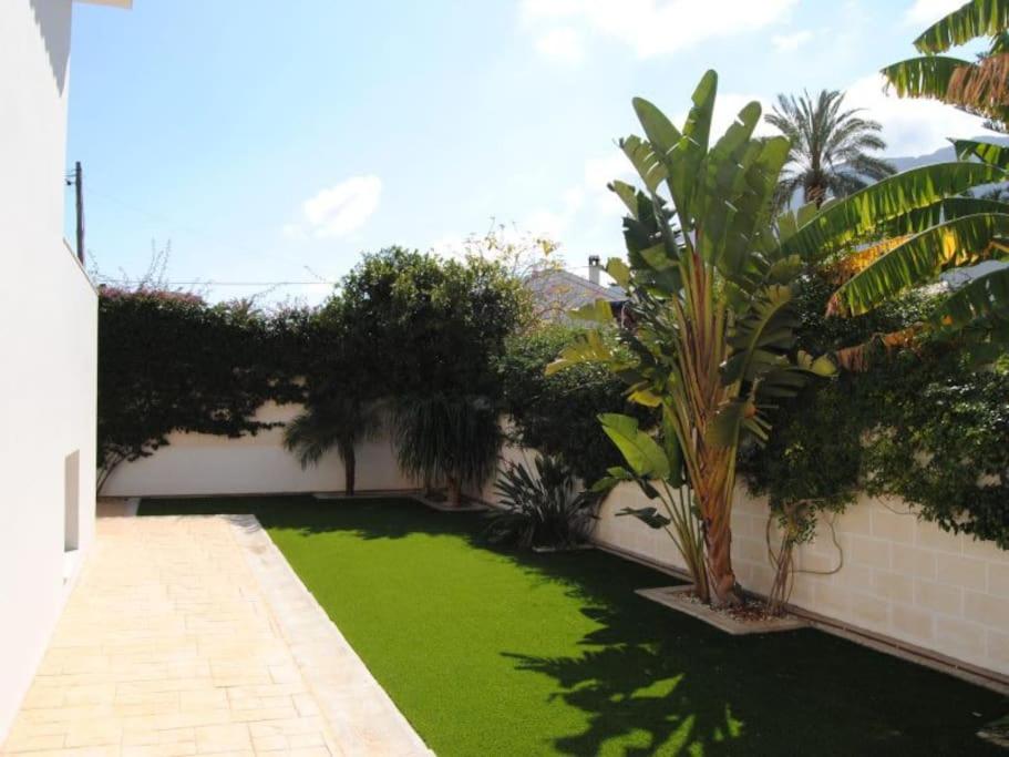 Luxurious, modern six bedroom villa in Denia - 4